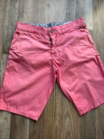 - Short Chino (A) - Taille 40 - bon état, petite tache