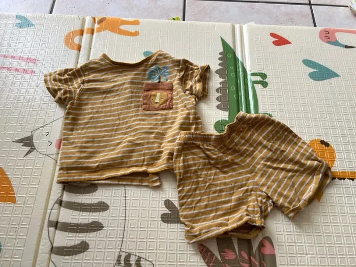 Pyjama été 24 mois – Vertbaudet motif lion bon état - photo numéro 3