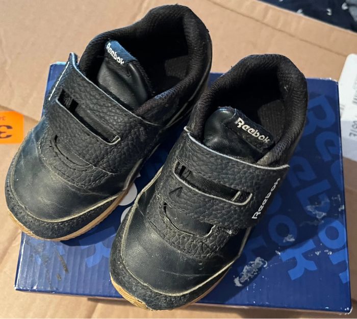 Jolie paire de baskets Reebok T. 22 garçon - photo numéro 2