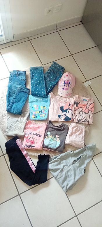 Lot vêtements taille 6/7ans