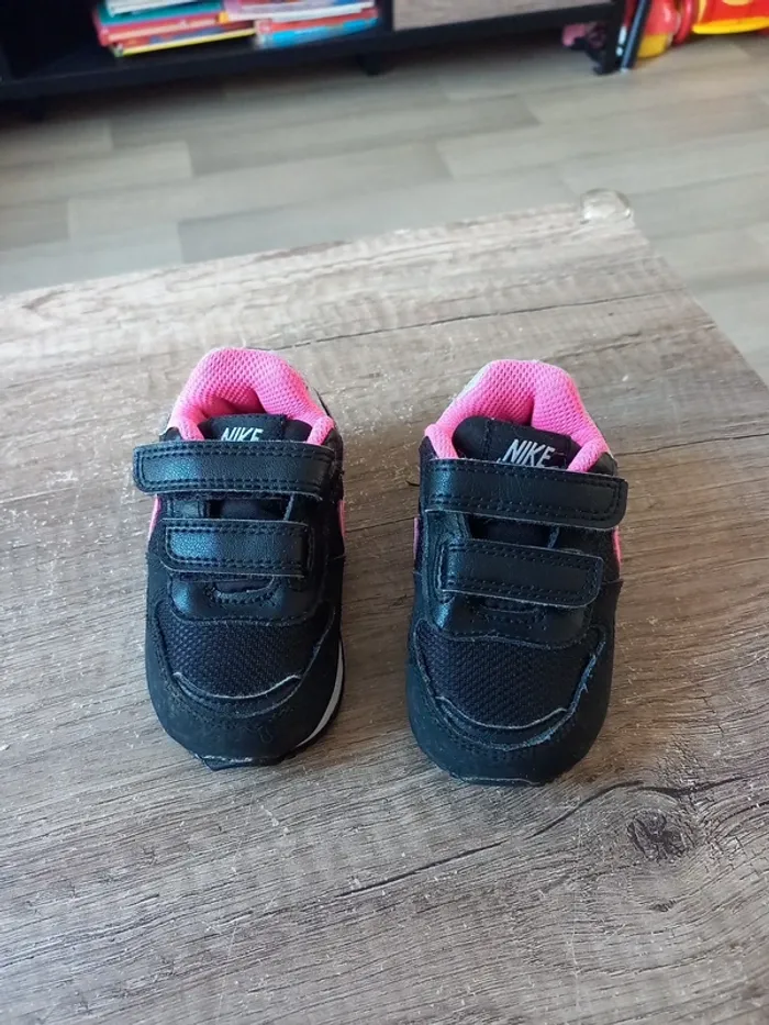 Basket Nike noir 19.5 - photo numéro 2