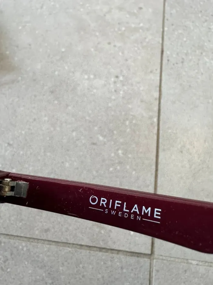 Lunettes de soleil Oriflame, neuve sans étiquette, - photo numéro 3