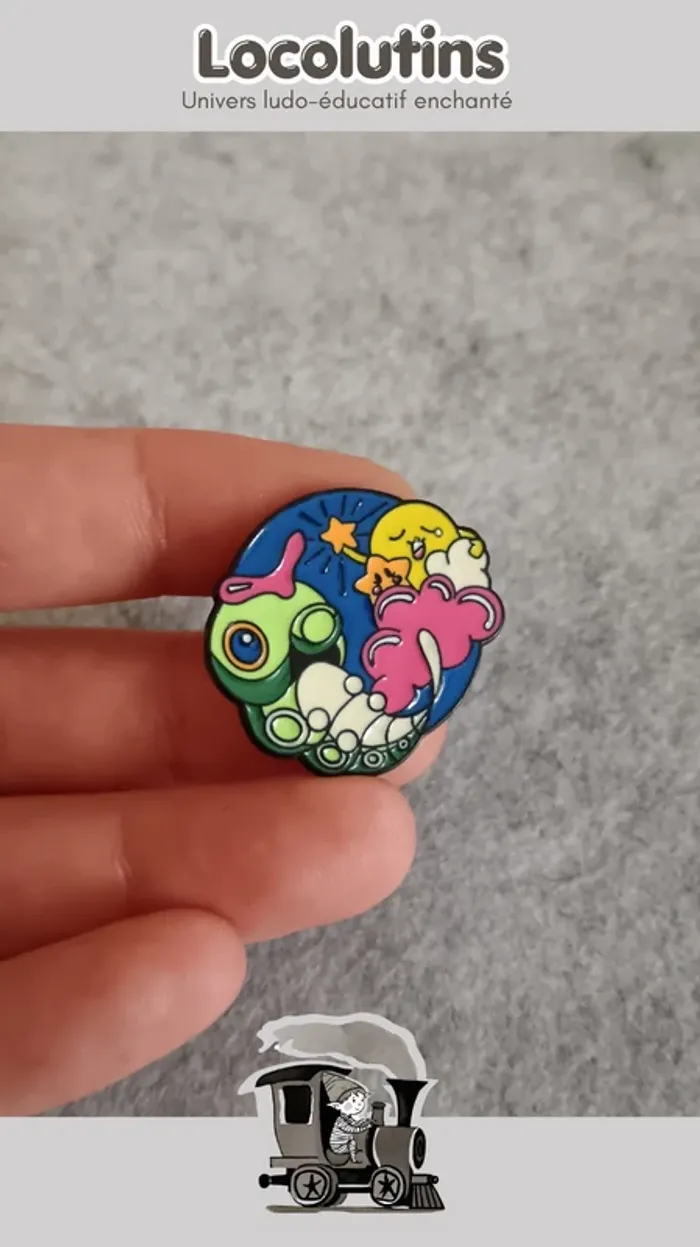 🚂 Pin’s ▪ Chenipan stylisé kawaii - photo numéro 2