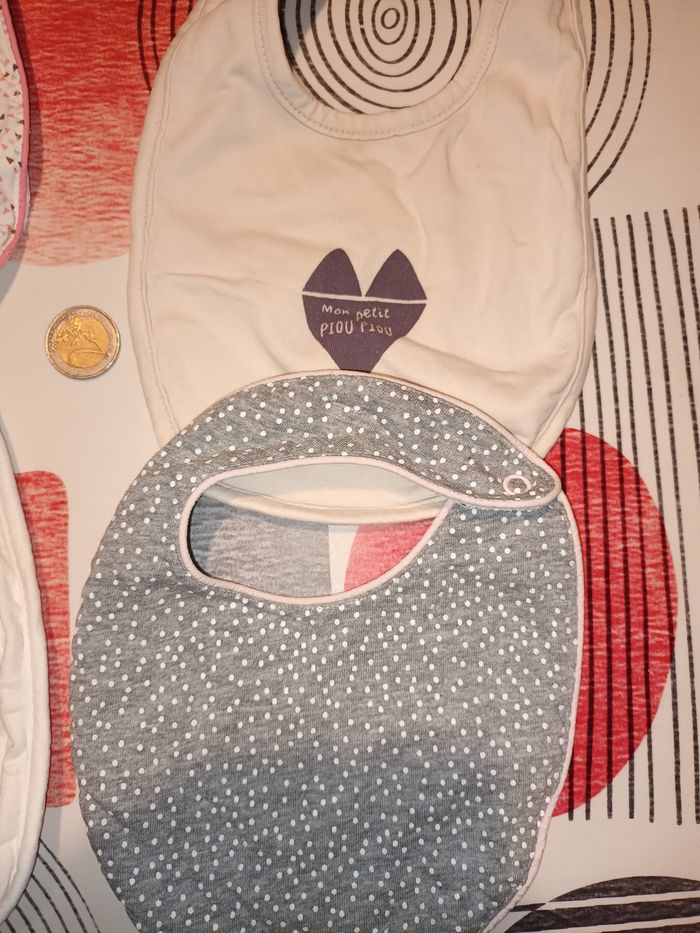 Lot 4 bavoirs 👧 - photo numéro 4