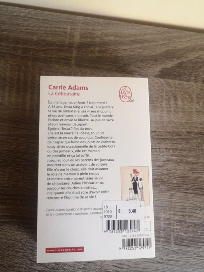 Livre fiction humour La célibataire de Carrie Adams - photo numéro 2