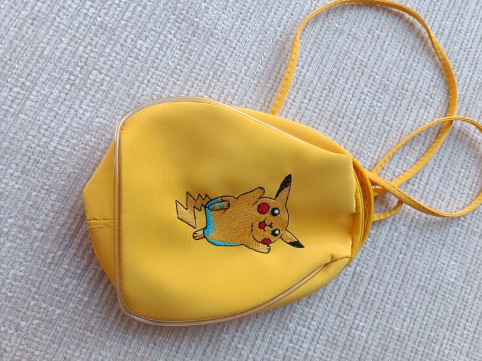 Sac à dos jaune Pikachu