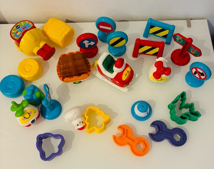 Vtech Tut Tut Bolides Super calendrier de l’avent 25 surprises dont Raphaël le traîneau du Père Noël véhicule parlant musical interactif maxi circuit garage animo copains lot SOP77 - photo numéro 3