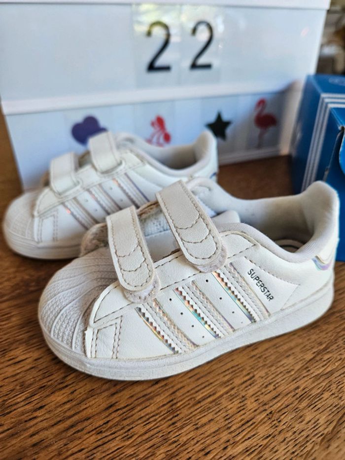 Baskets Adidas Superstar T22