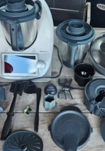 Thermomix TM6 blanc + accessoires le tout en parfait état aucun défaut quelconque