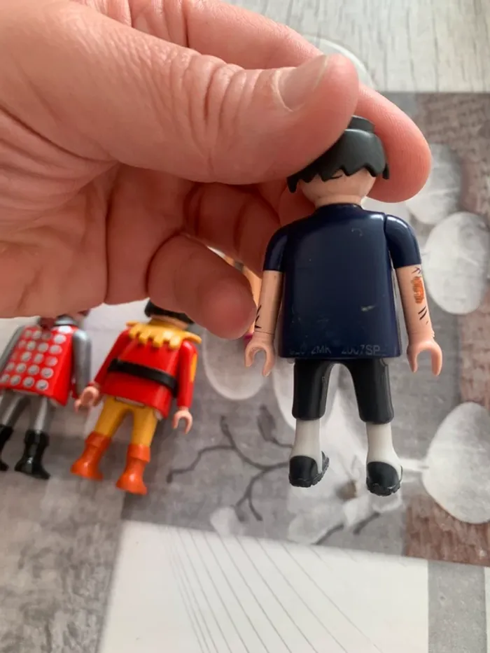 6 personnages adultes Playmobil - photo numéro 5