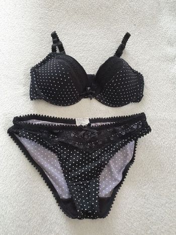Ensemble Soutiens-gorge et culotte noir à poids blanc