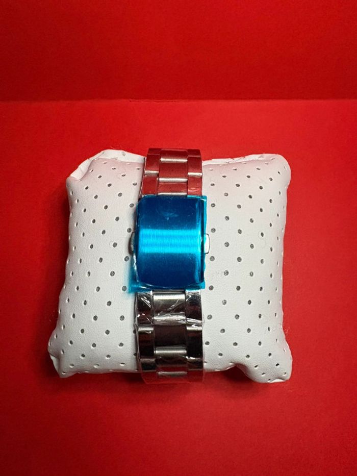 montre Nikun GMT argenté avec cadran noir à quartz pour hommes avec date - photo numéro 5