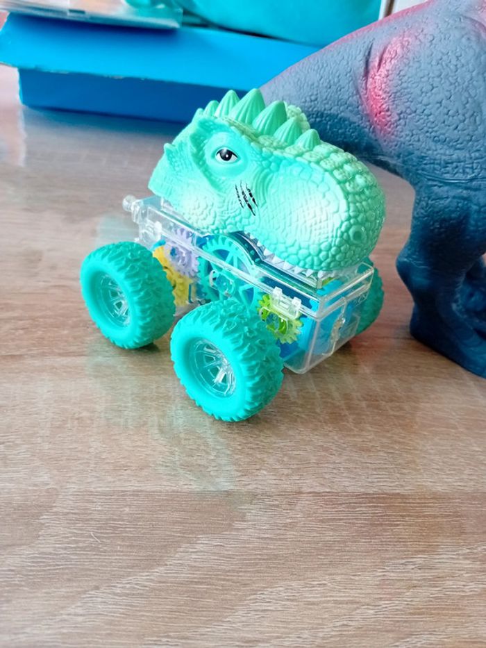 Lot dinosaures - photo numéro 2