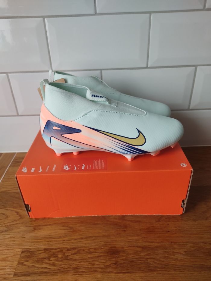 Crampons Nike T 36.5 - photo numéro 4