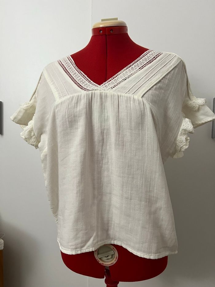 Blouse manches courtes volants et dentelle crème Camaïeu
