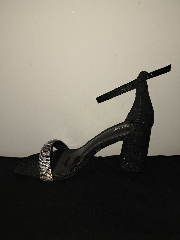 Talons hauts noirs ouverts avec paillettes - photo numéro 3