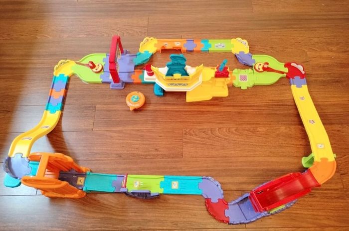 Mon super circuit radiocommandé Tut tut bolides VTech - photo numéro 2