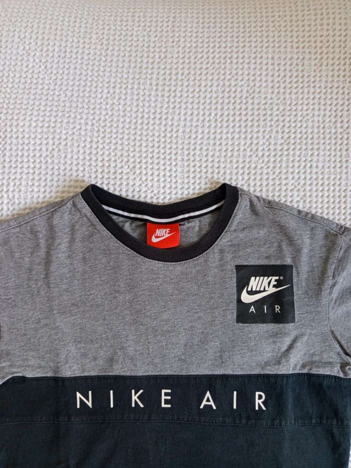 T-shirt Nike gris et noir 10 / 12 ans - photo numéro 2