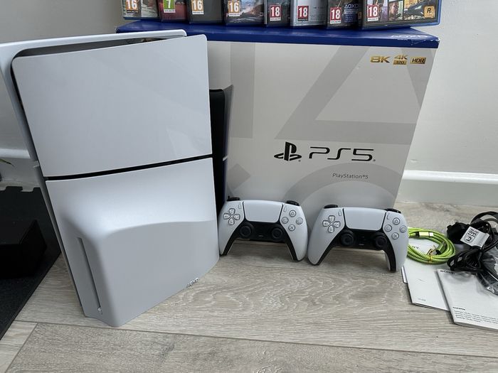 PS5 Slim Edition - photo numéro 2
