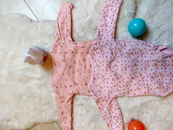 Lot de 2 bodies roses 3 mois - photo numéro 5