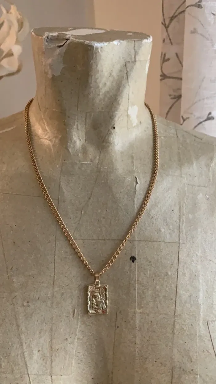 Chaîne avec pendentif ange femme fantaisie