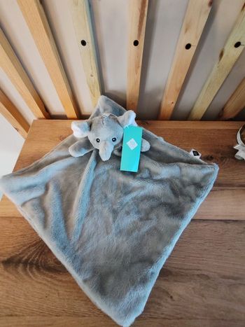 Elephant tex carrefour gris neuf étiquetté