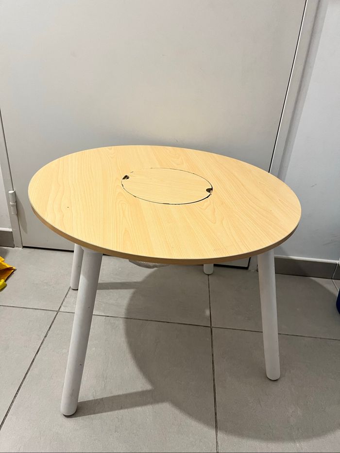 Table enfant avec filet central