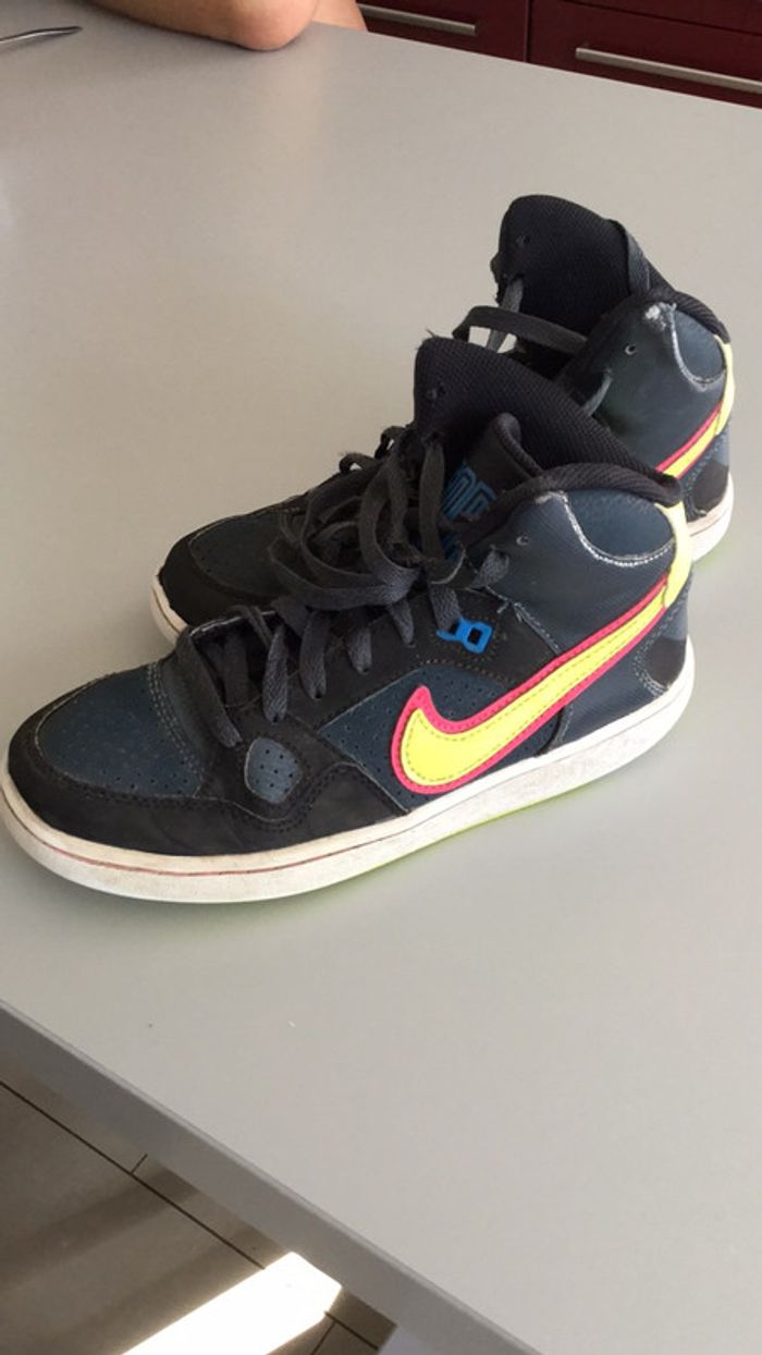 Baskets Nike T37,5