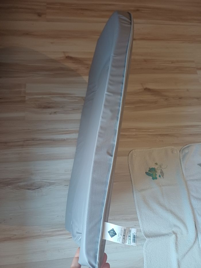 Matelas à langer + 3 protections - photo numéro 3