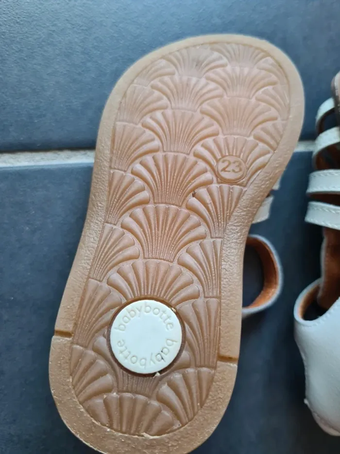 Superbes sandales babybotte 23 - photo numéro 4