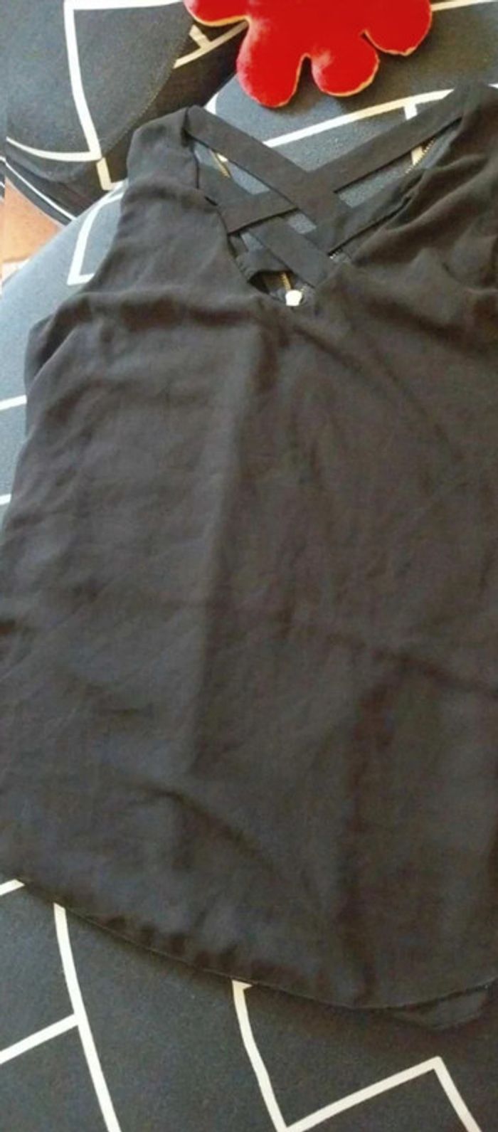 Jolie haut noir TU - photo numéro 7