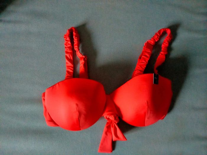 Haut de bikini rouge noué – ETAM – Tailles 90E & 95E - photo numéro 2