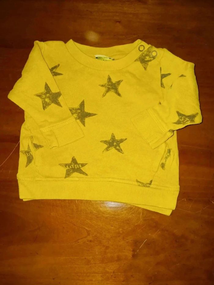 Pull moutarde étoile 3 mois tape à l oeil
