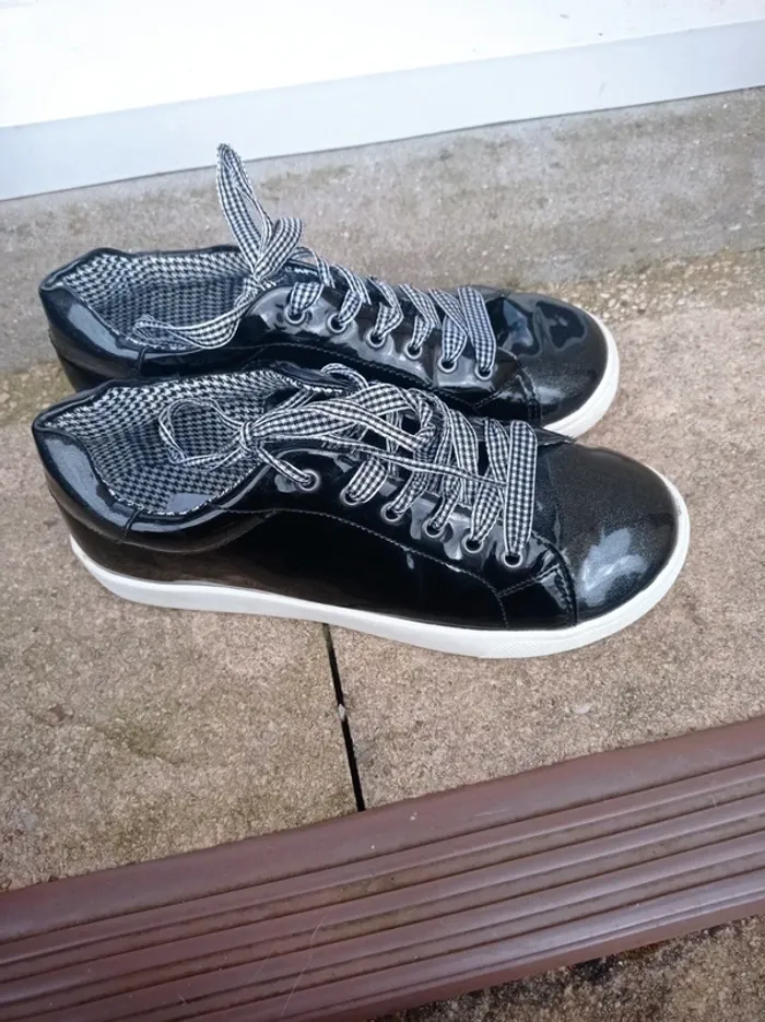 Chaussures a lacets noir brillante - photo numéro 2