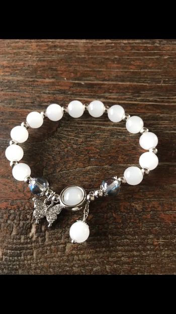 Magnifique bracelet , strass avec perles et papillon