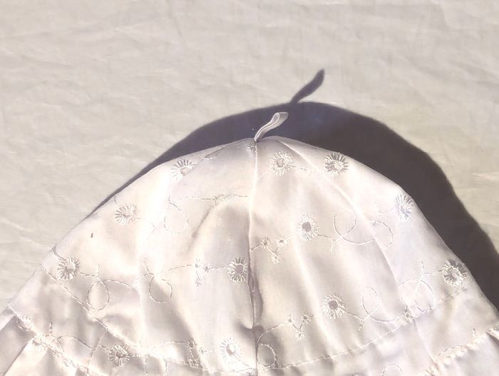 Bonnet Dessins Soleil Lignes Courbes Ficelle Elastique Vêtement Accessoire Petits Enfants Bébés - photo numéro 2