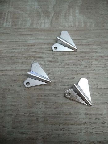 Lot de 3 breloques avion