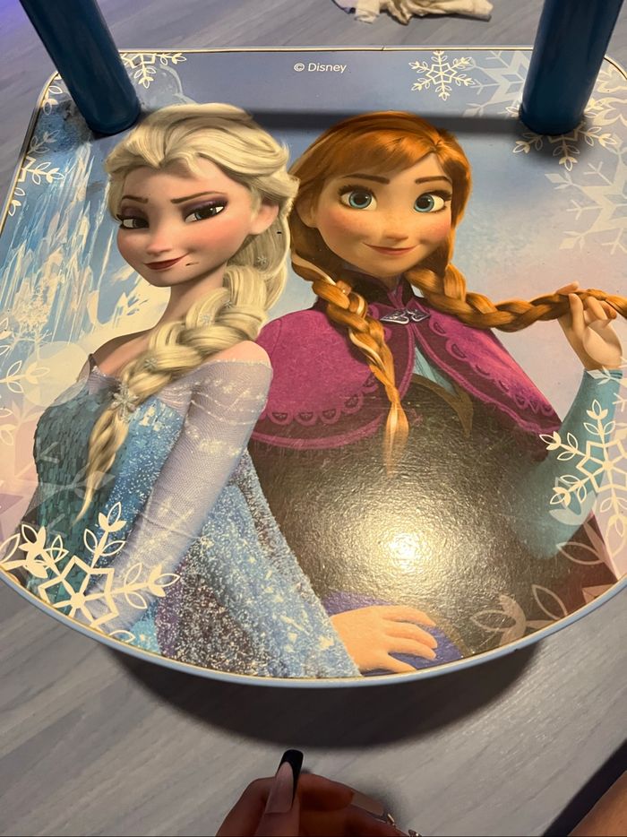 Chaise la reine des neiges - photo numéro 2