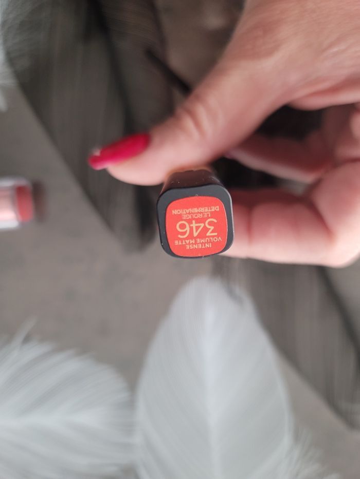 Lot Rouge a lèvres L'oreal neuf - photo numéro 3