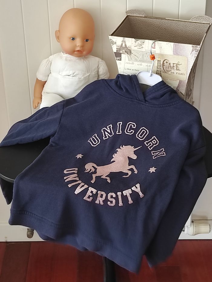 🦄 Sweat à capuche fille – 9 ans