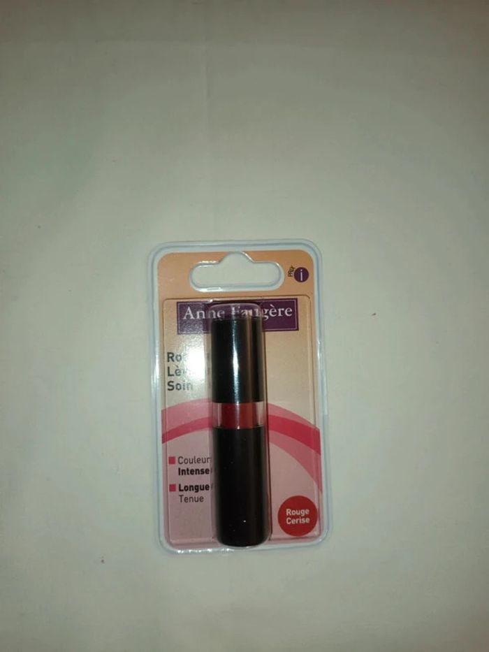 Rouge à lèvres - photo numéro 3