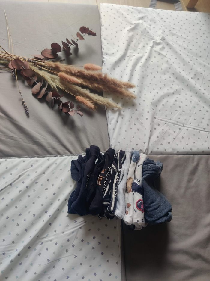 Lot bodies garçon 1/3/6 mois - photo numéro 6