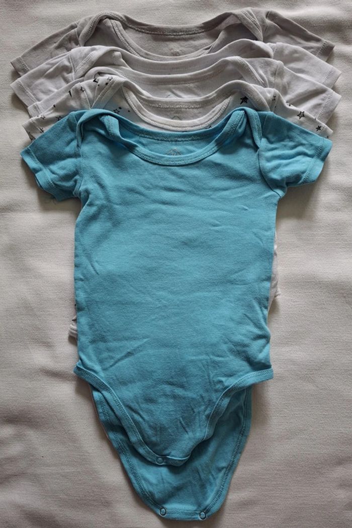 Lot de 4 bodies 12 mois