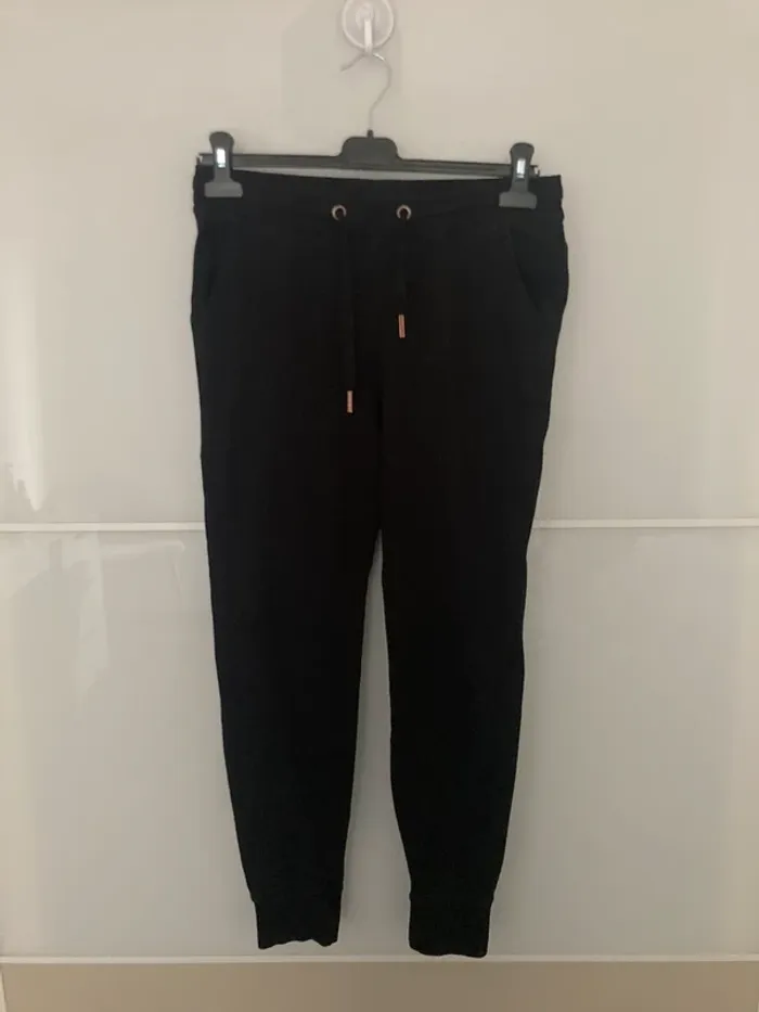 Jogging noir coupe slim taille S
