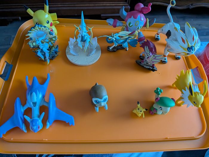 Lot de figurines pokémon