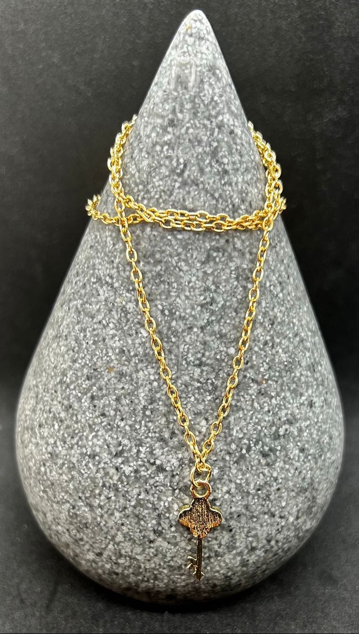 Collier ras du coup en clé - photo numéro 3