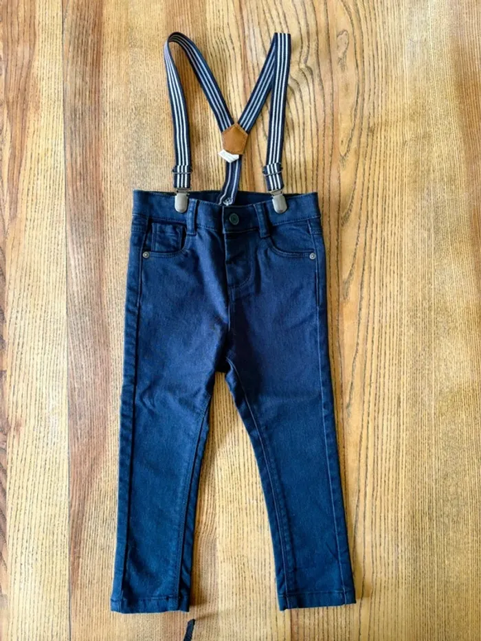 Jean bleu avec bretelles