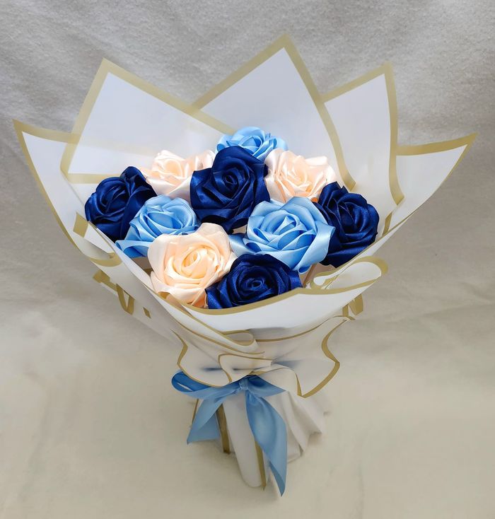 Bouquets 10 roses en satin - photo numéro 2