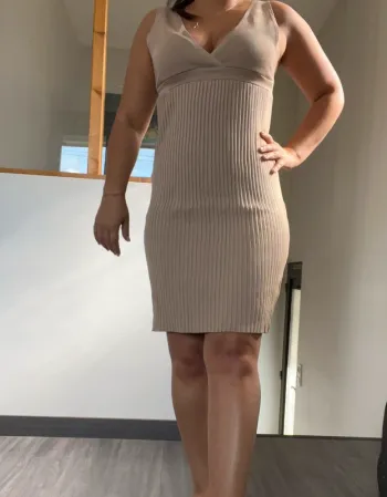 Robe beige moulante sexy cherry koko
