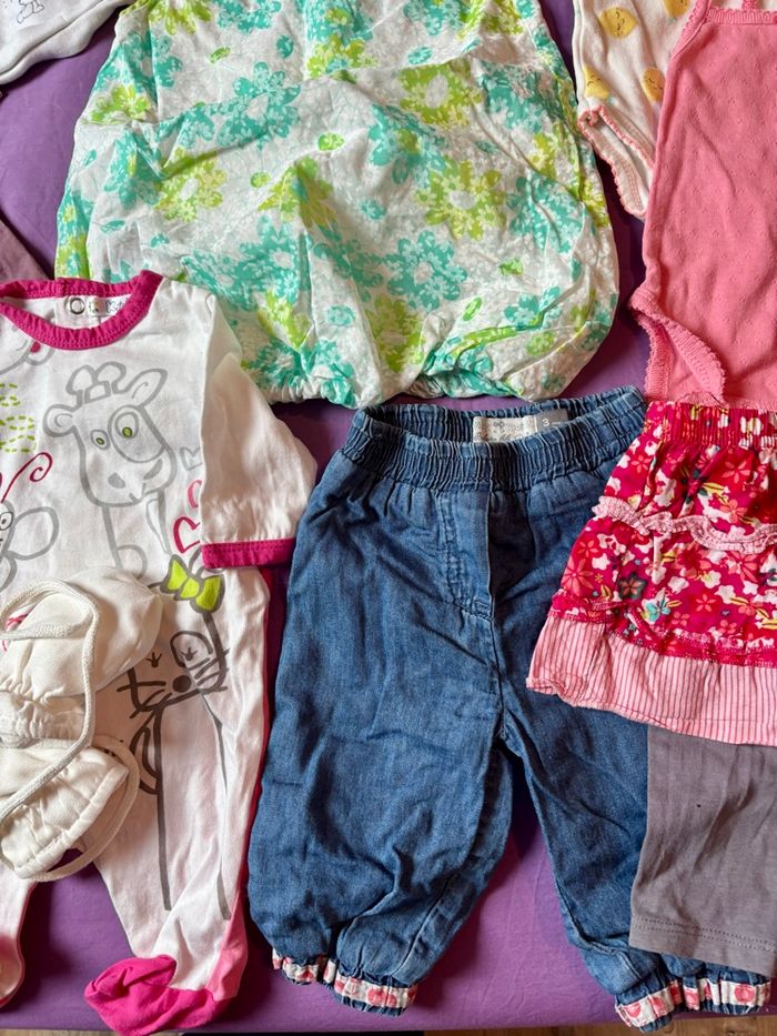 Lot vêtements fille 1 à 6 mois - photo numéro 2